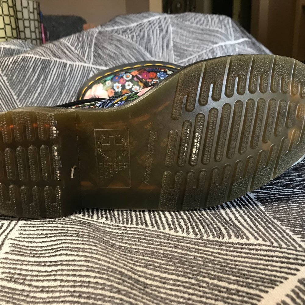boots - Picture 3 of 10